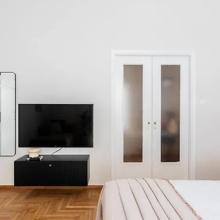 Petite 1br In Exarchia By Upstreet Athens